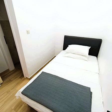 Apartments In Turanj, 20M From The Beach Sukosan Bagian luar foto